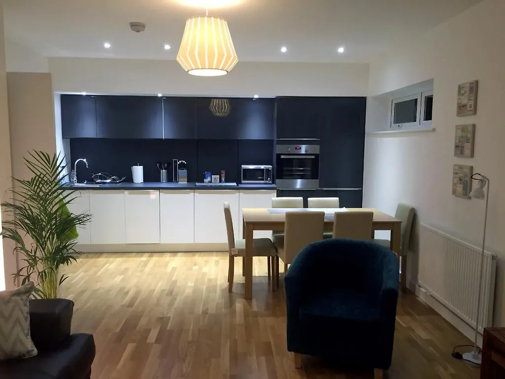 West Drayton  Stockley Apartments בריטניה